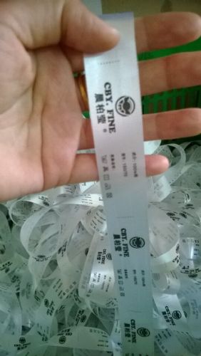 四川土雞蛋與巴中市服裝的不干膠標(biāo)簽 從田間到衣櫥的品牌印記